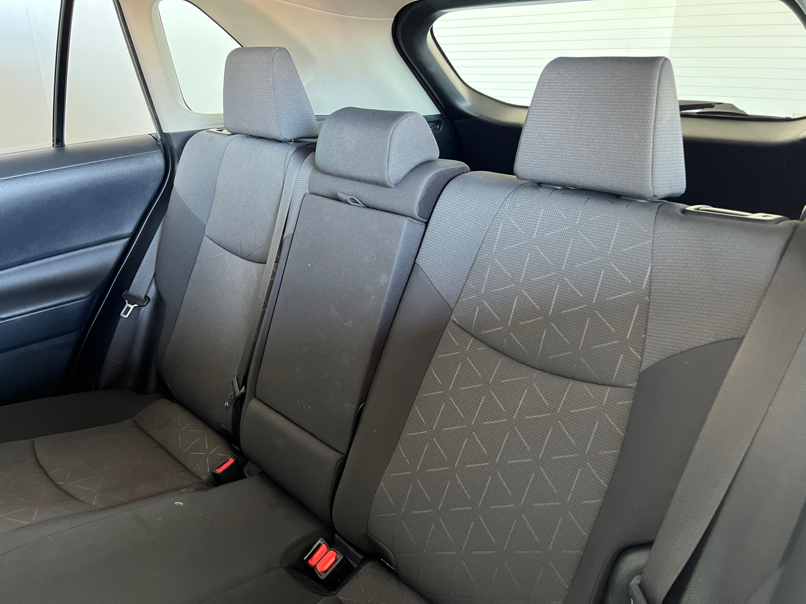 2019 Toyota RAV4 Hybrid XLE 18