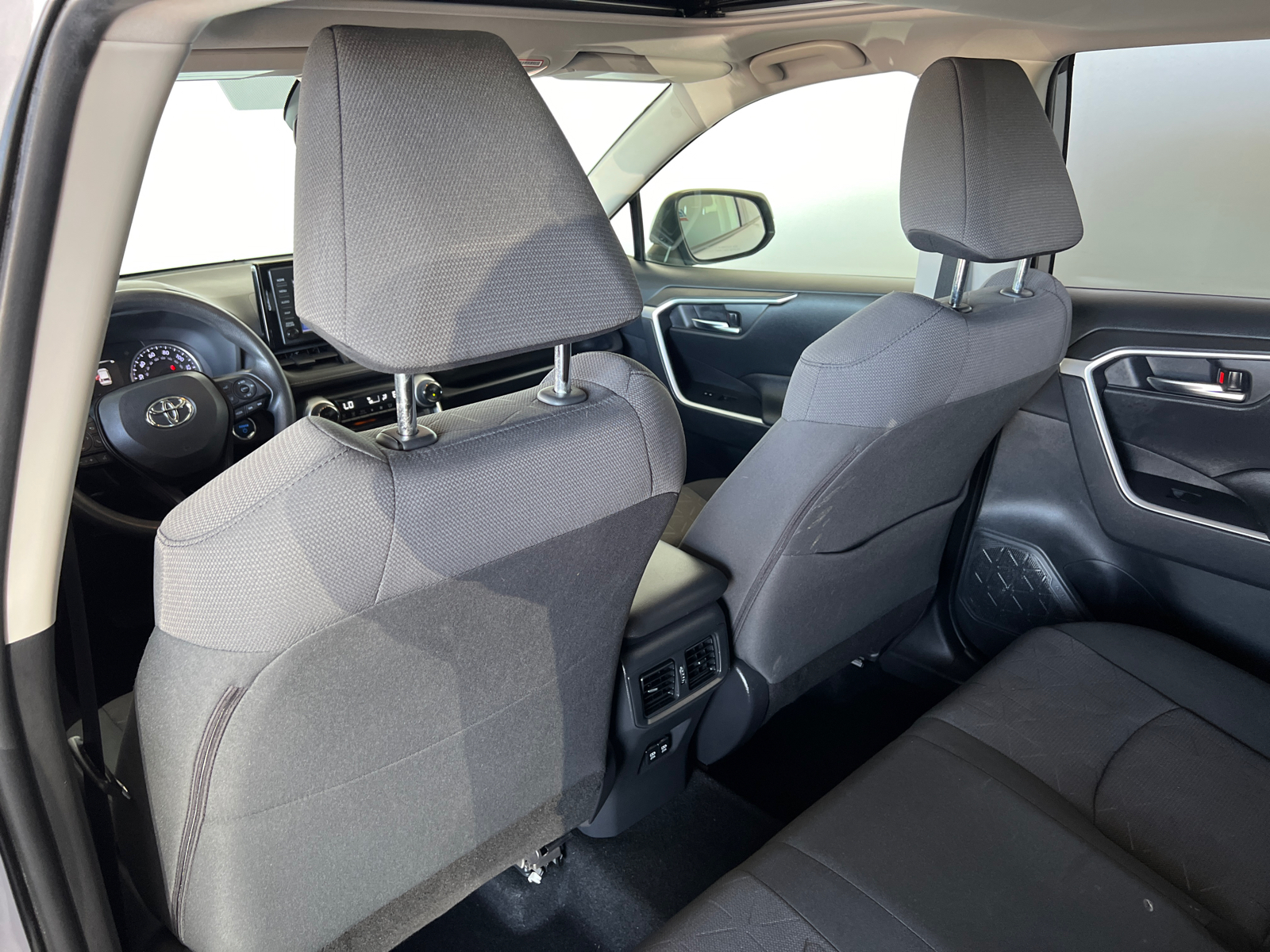 2019 Toyota RAV4 Hybrid XLE 19