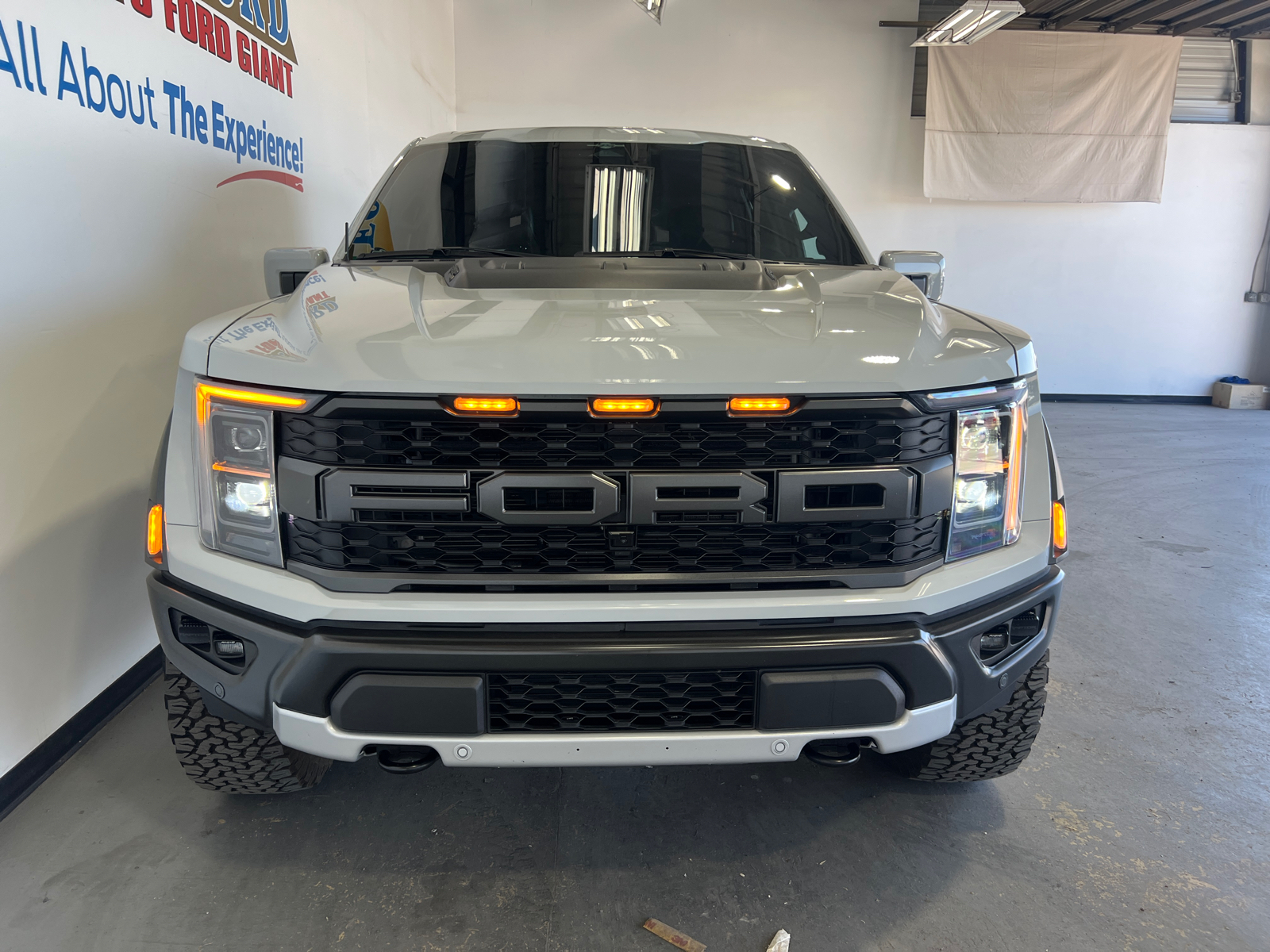 2023 Ford F-150 Raptor 2