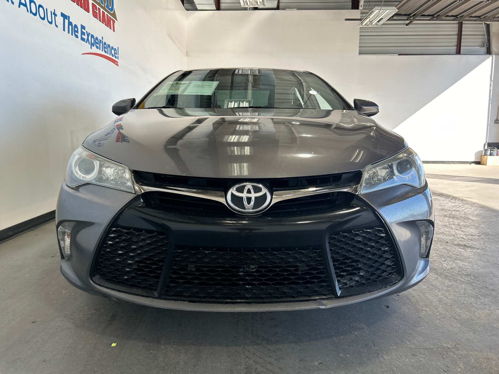 2016 Toyota Camry SE 2