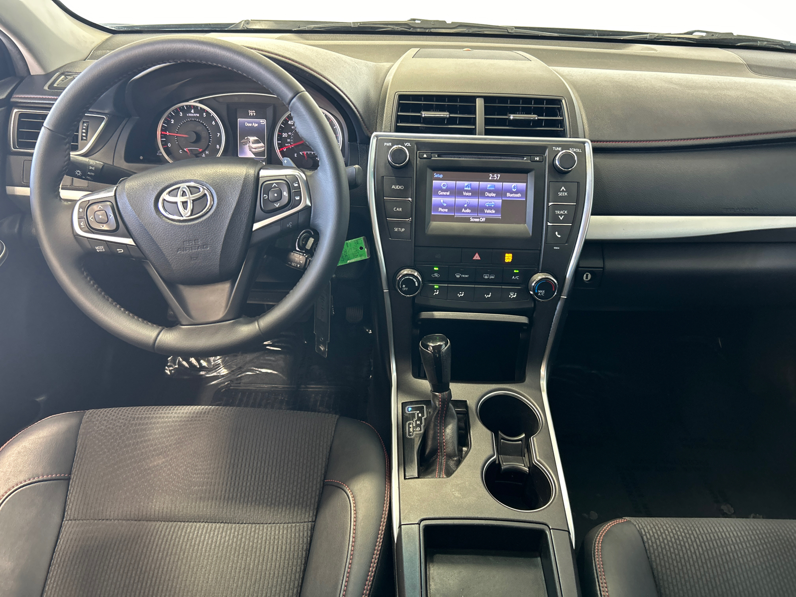 2016 Toyota Camry SE 4