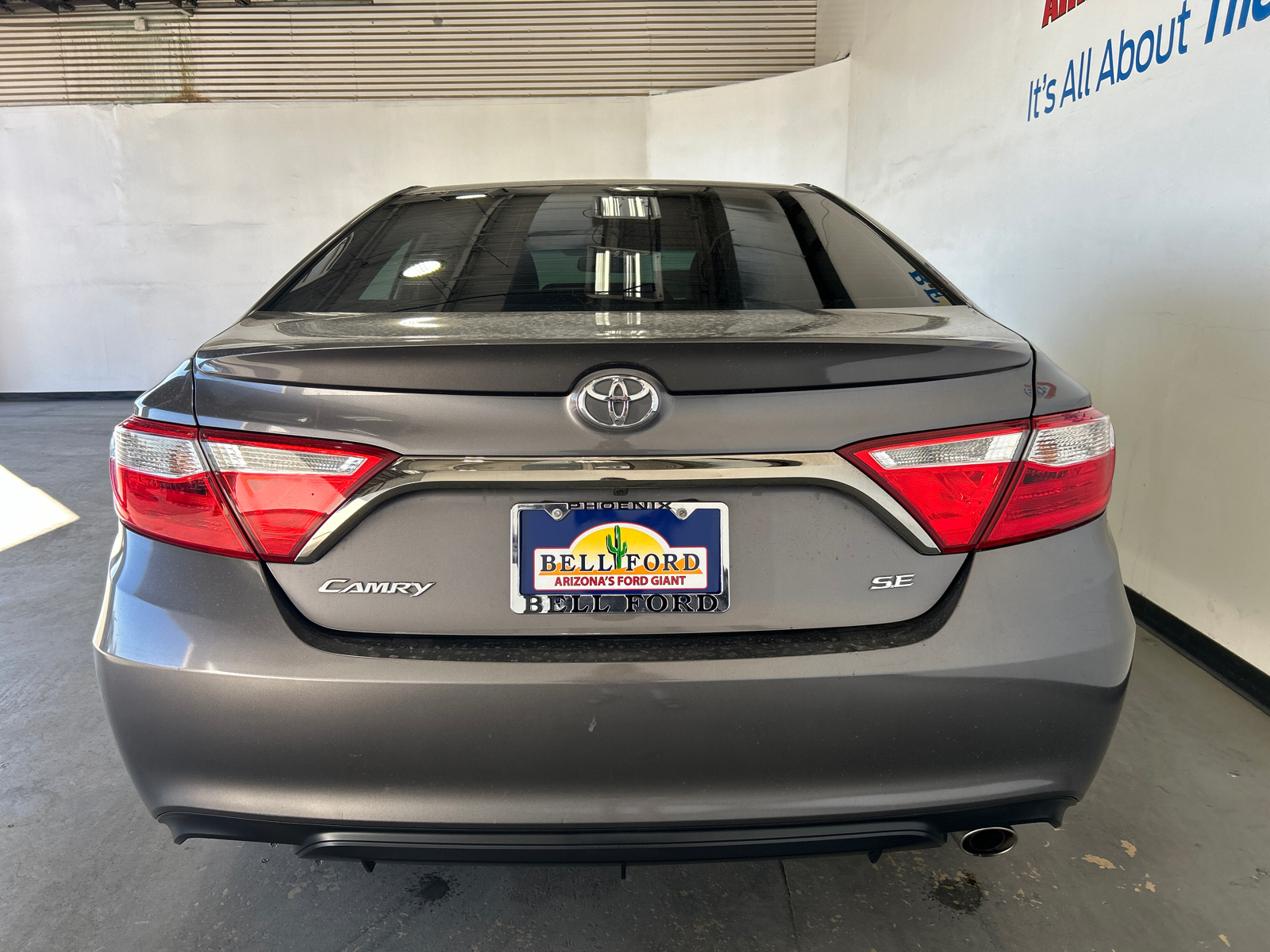 2016 Toyota Camry SE 21