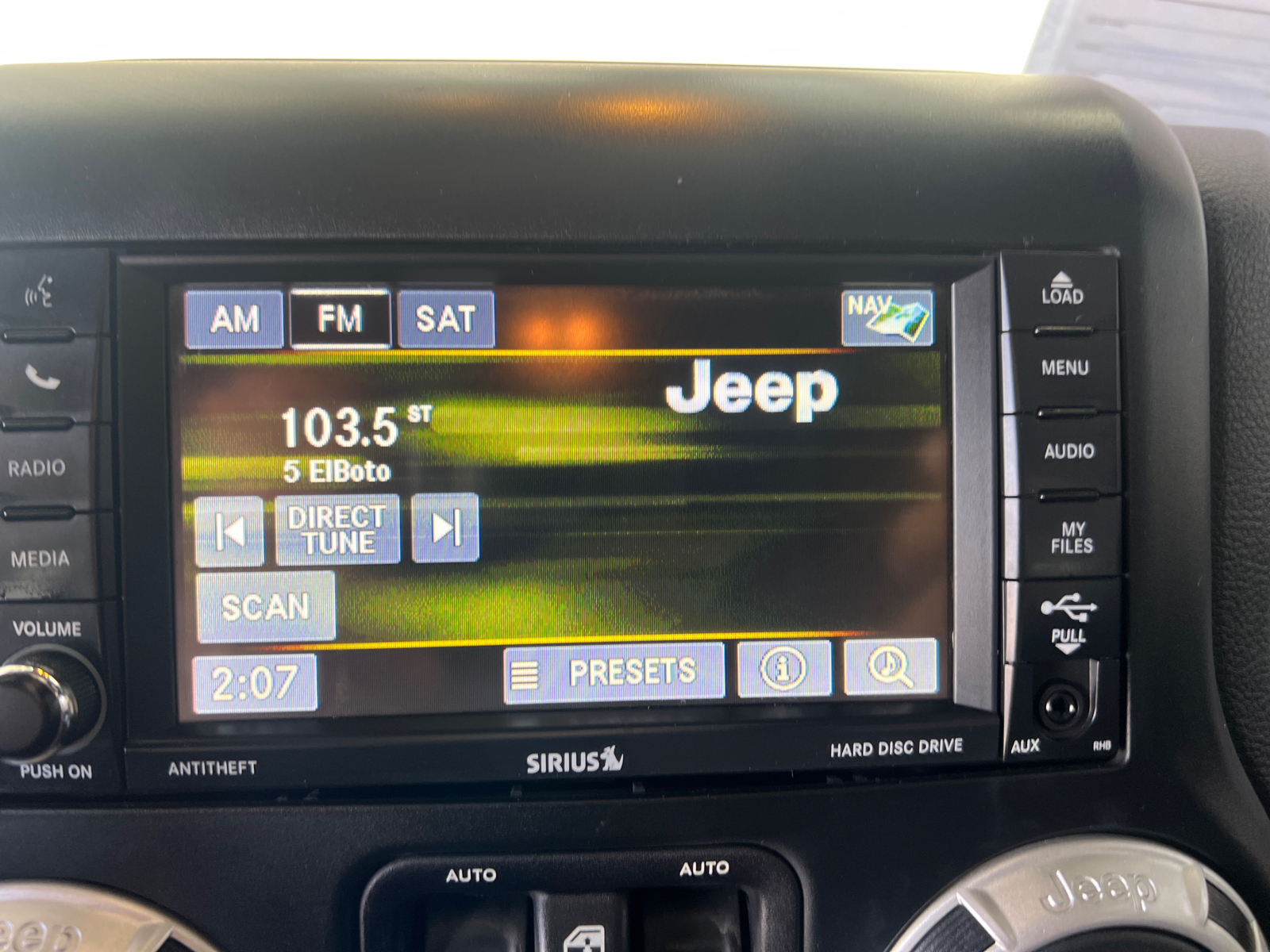 2014 Jeep Wrangler Sahara 9