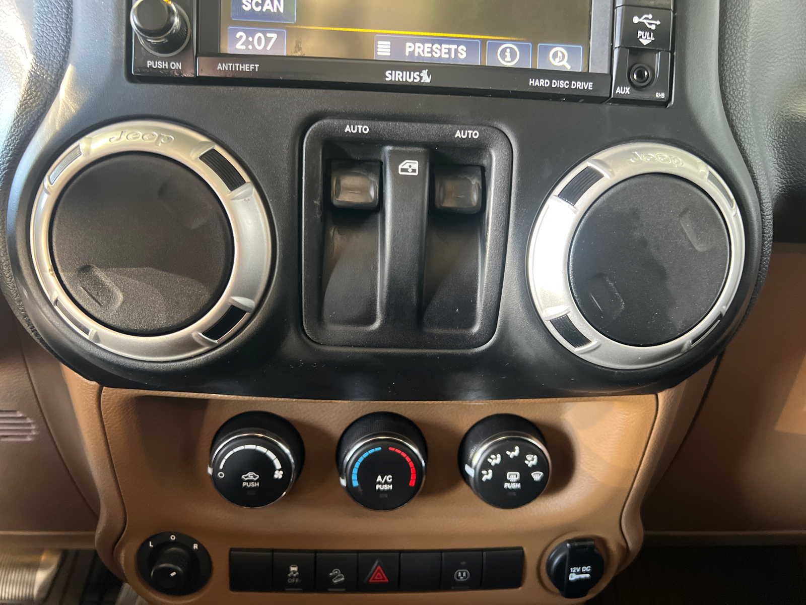 2014 Jeep Wrangler Sahara 11