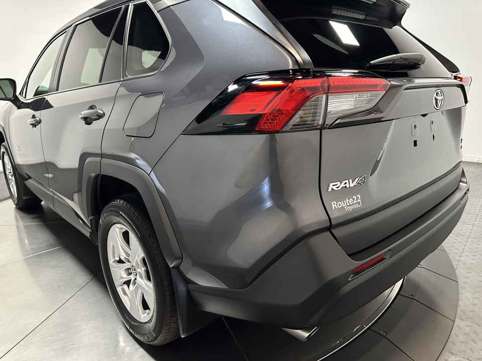 2021 Toyota RAV4 XLE 10