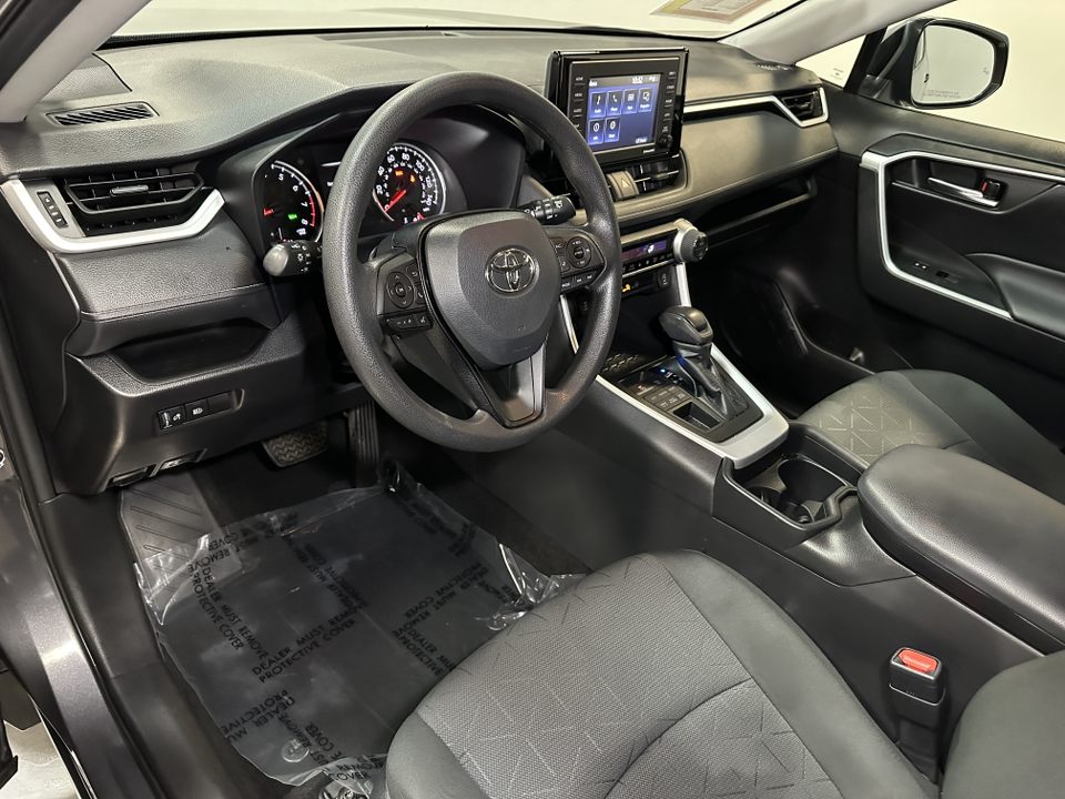 2021 Toyota RAV4 XLE 24