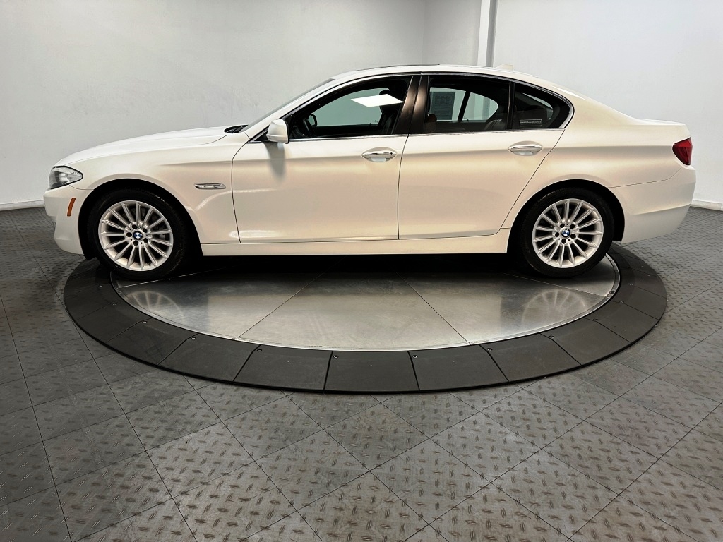 2013 BMW 5 Series  8