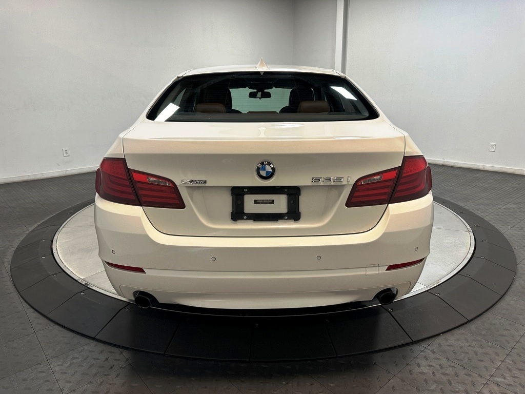 2013 BMW 5 Series  11