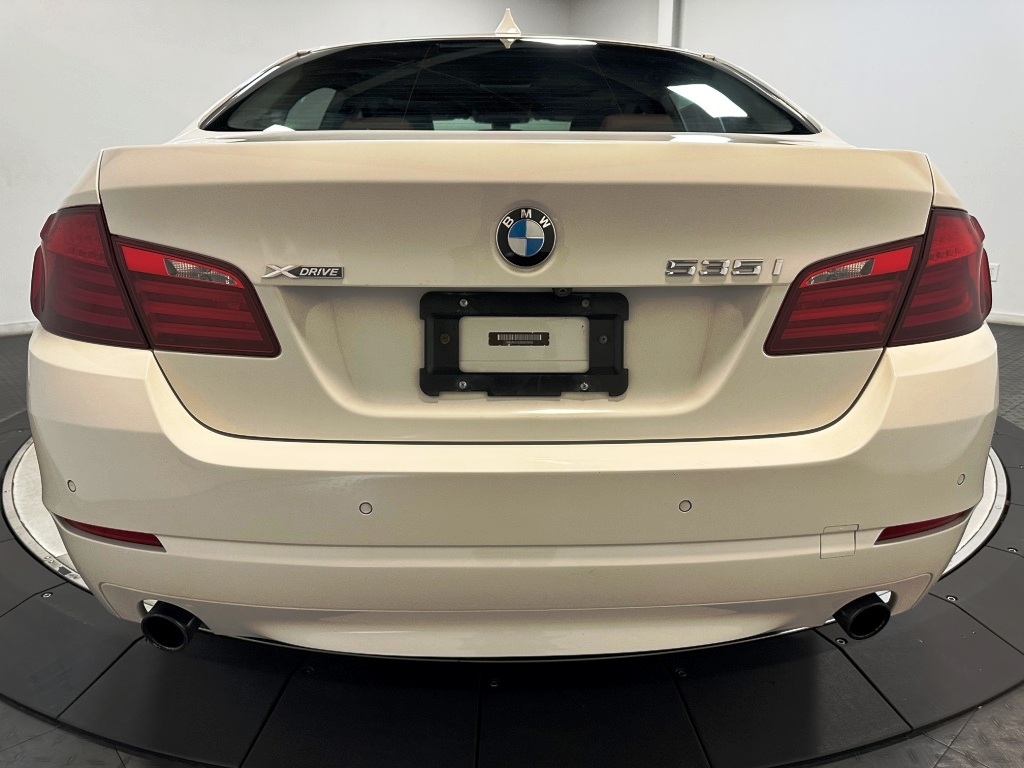 2013 BMW 5 Series  12