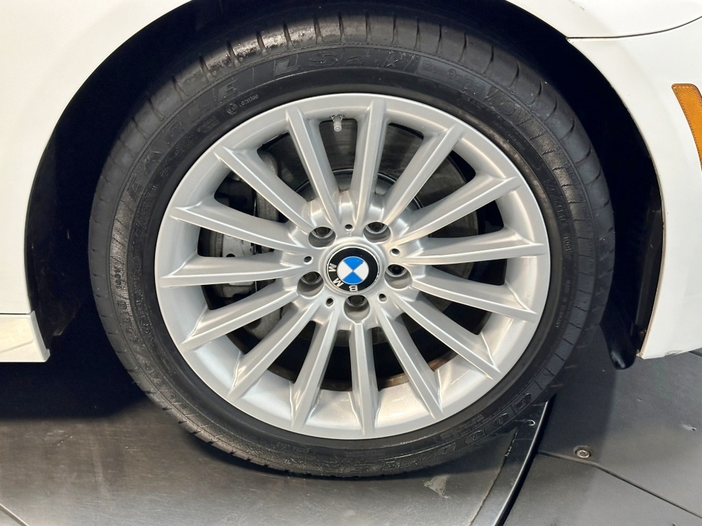 2013 BMW 5 Series  17