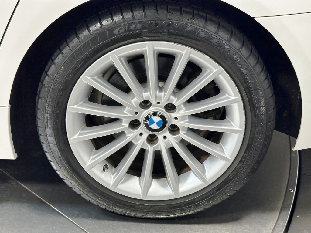 2013 BMW 5 Series  19