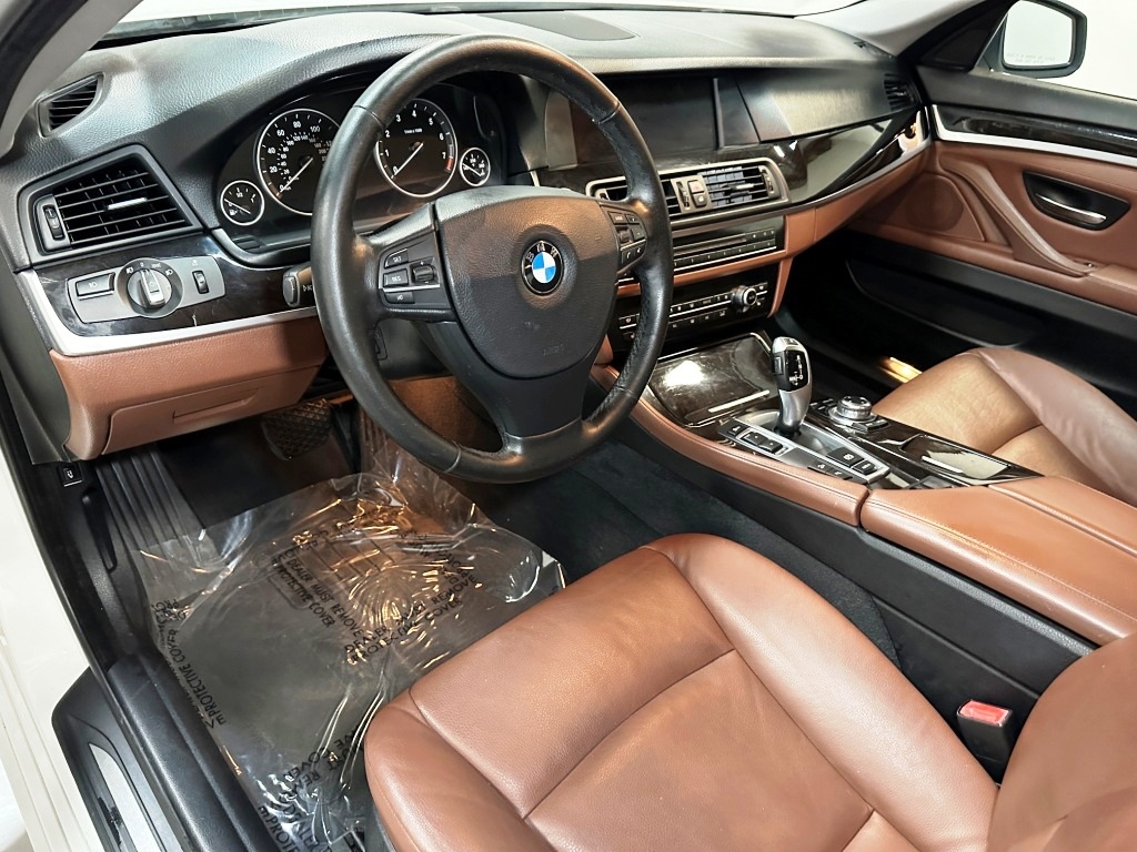 2013 BMW 5 Series  24