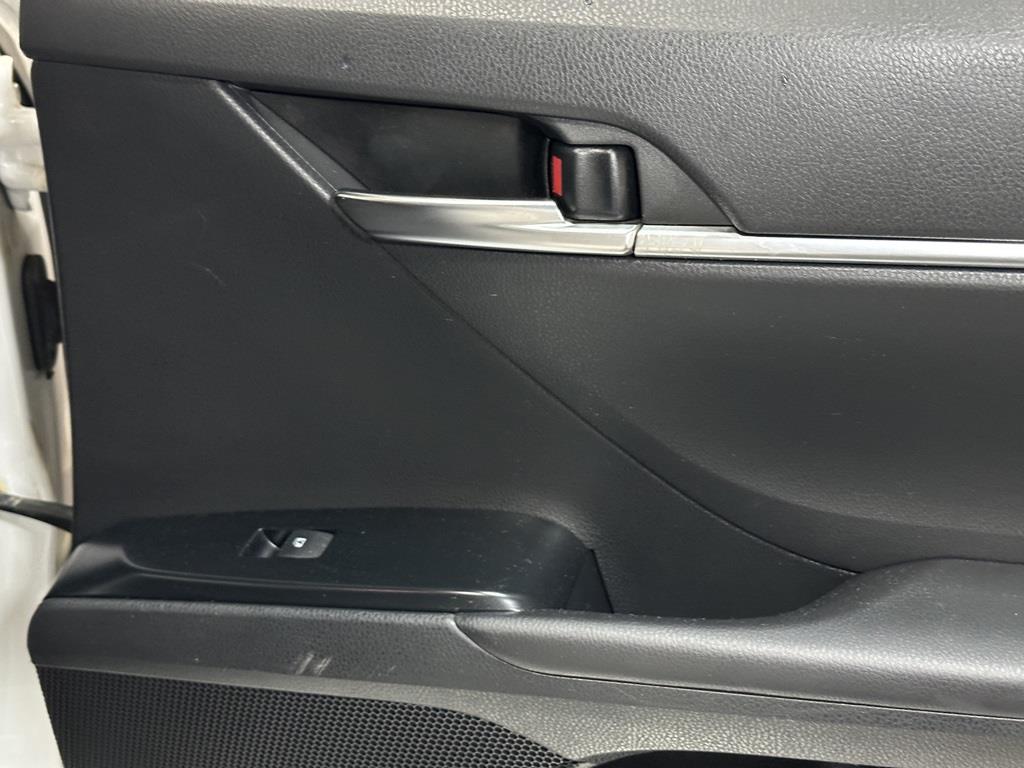 2018 Toyota Camry SE 38