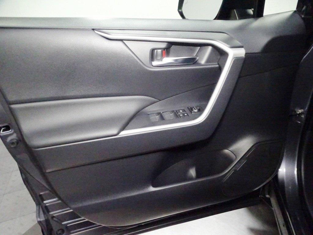 2024 Toyota RAV4 Hybrid SE 11