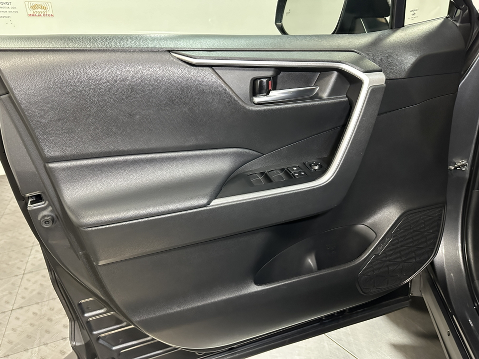 2021 Toyota RAV4 Hybrid XLE Premium 20