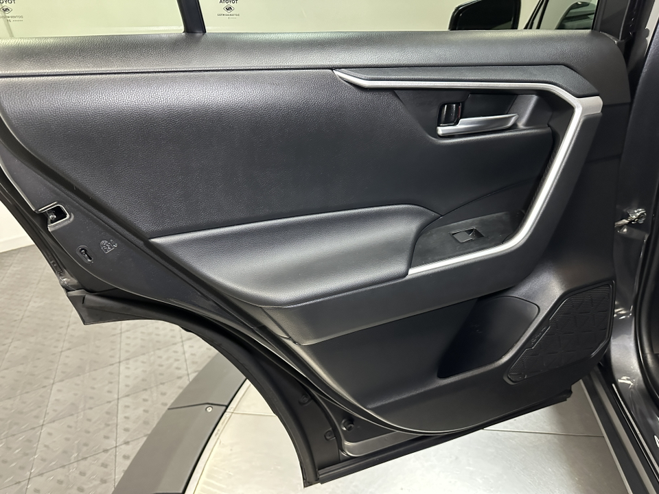 2021 Toyota RAV4 Hybrid XLE Premium 30