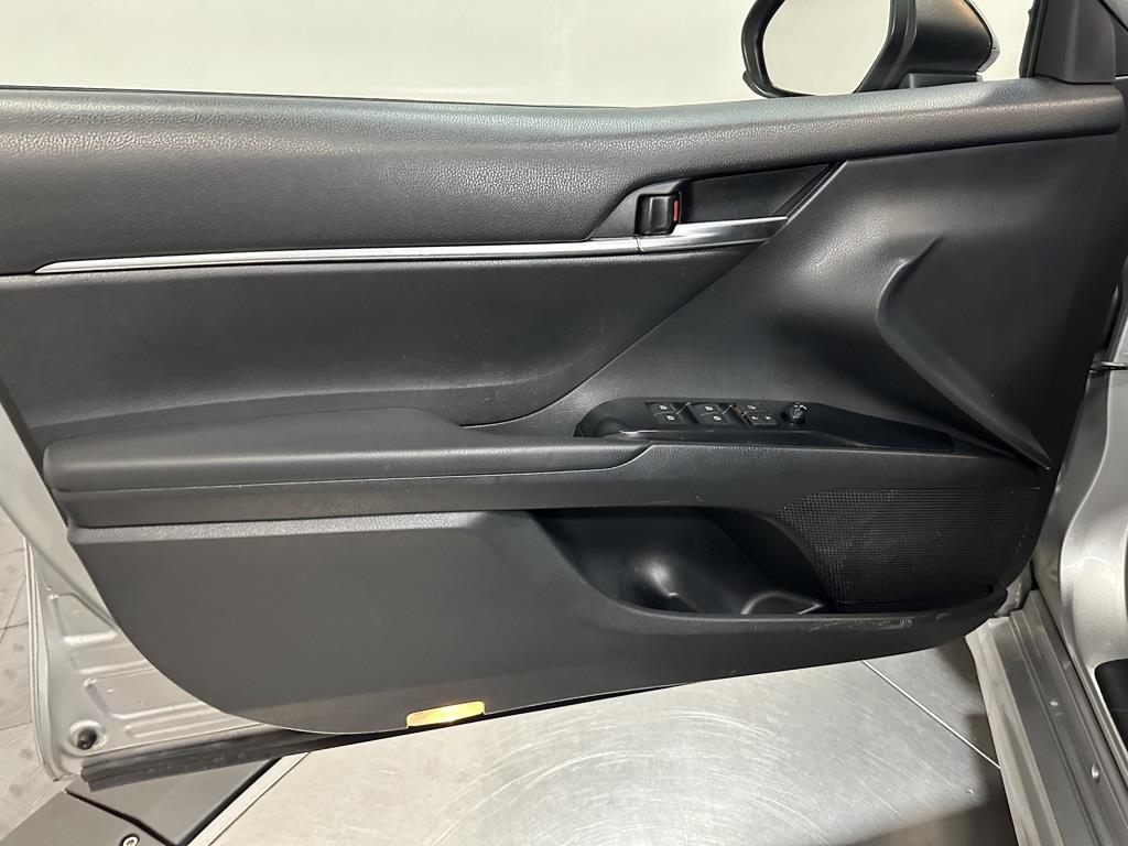 2019 Toyota Camry SE 22