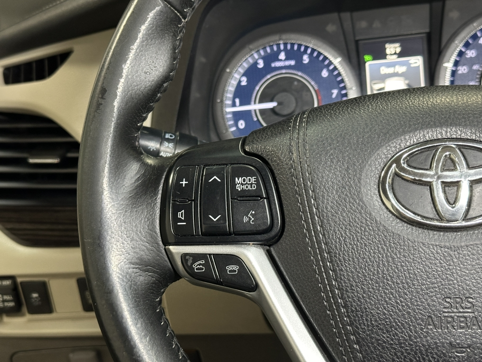 2015 Toyota Sienna  25