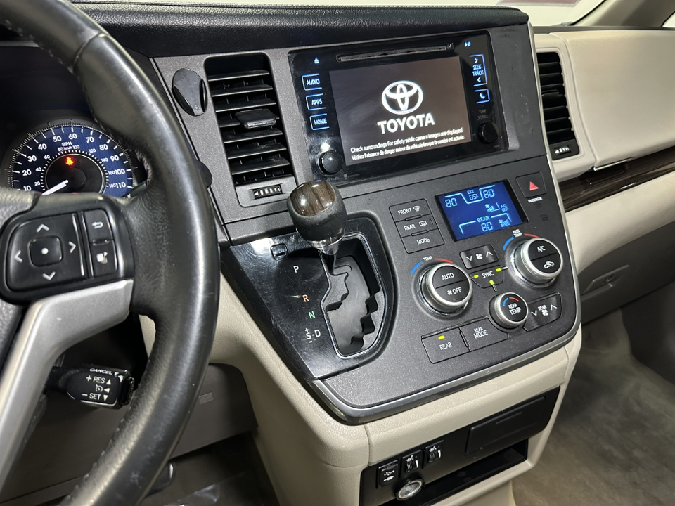 2015 Toyota Sienna  28