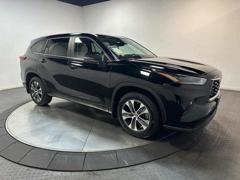 2023 Toyota Highlander XLE 1