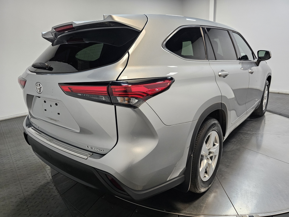 2021 Toyota Highlander LE 13