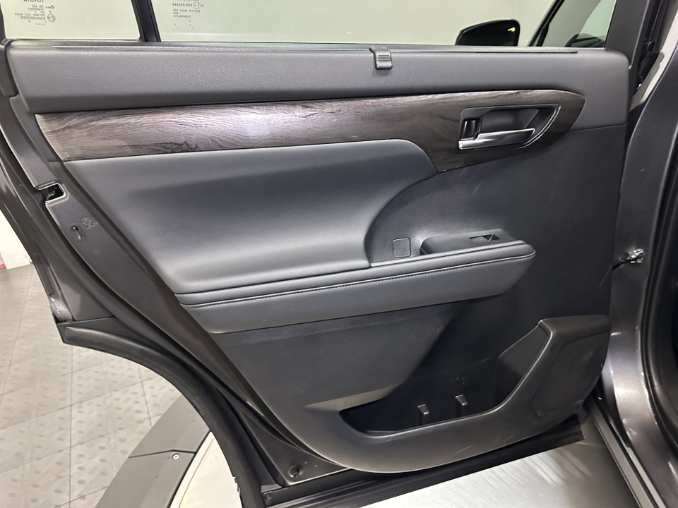 2021 Toyota Highlander Hybrid Platinum 29
