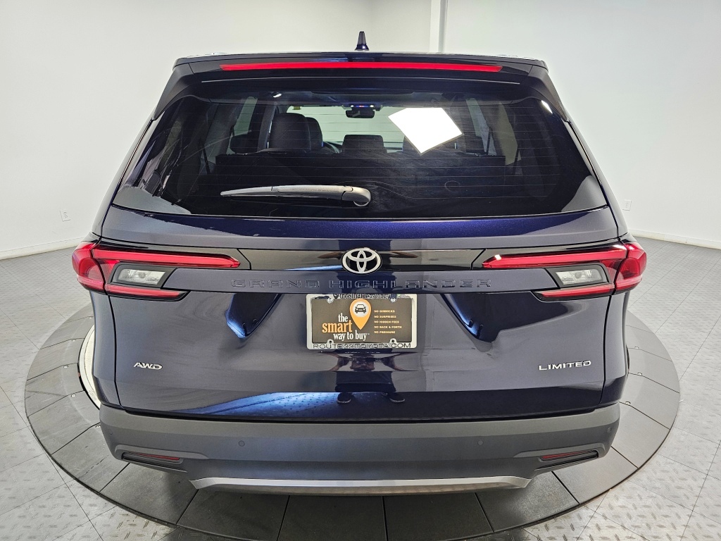 2024 Toyota Grand Highlander Hybrid Limited 7