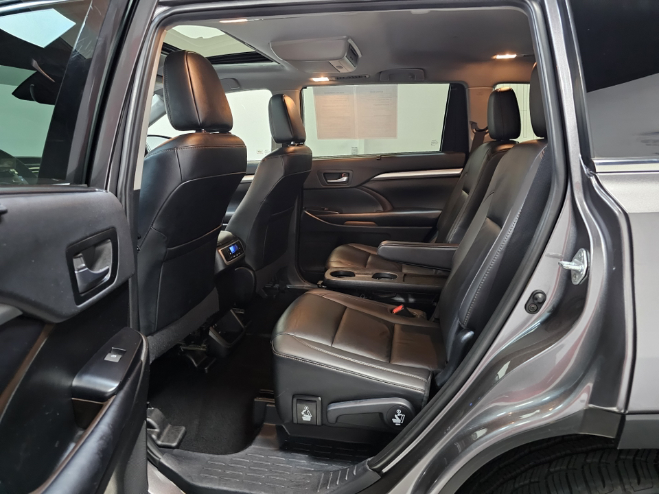 2019 Toyota Highlander XLE 32