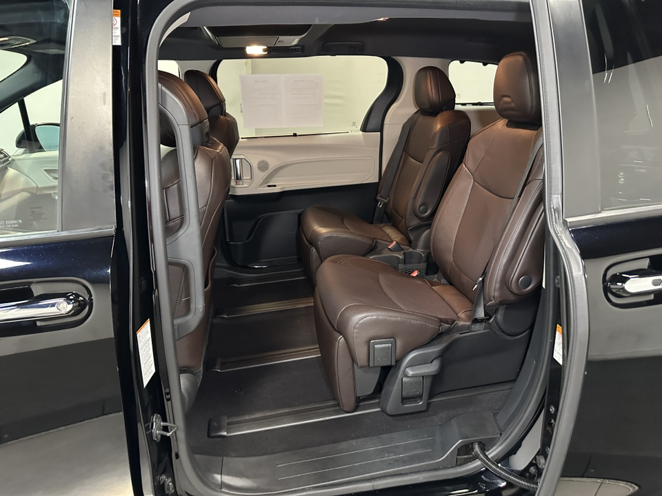 2022 Toyota Sienna Platinum 30