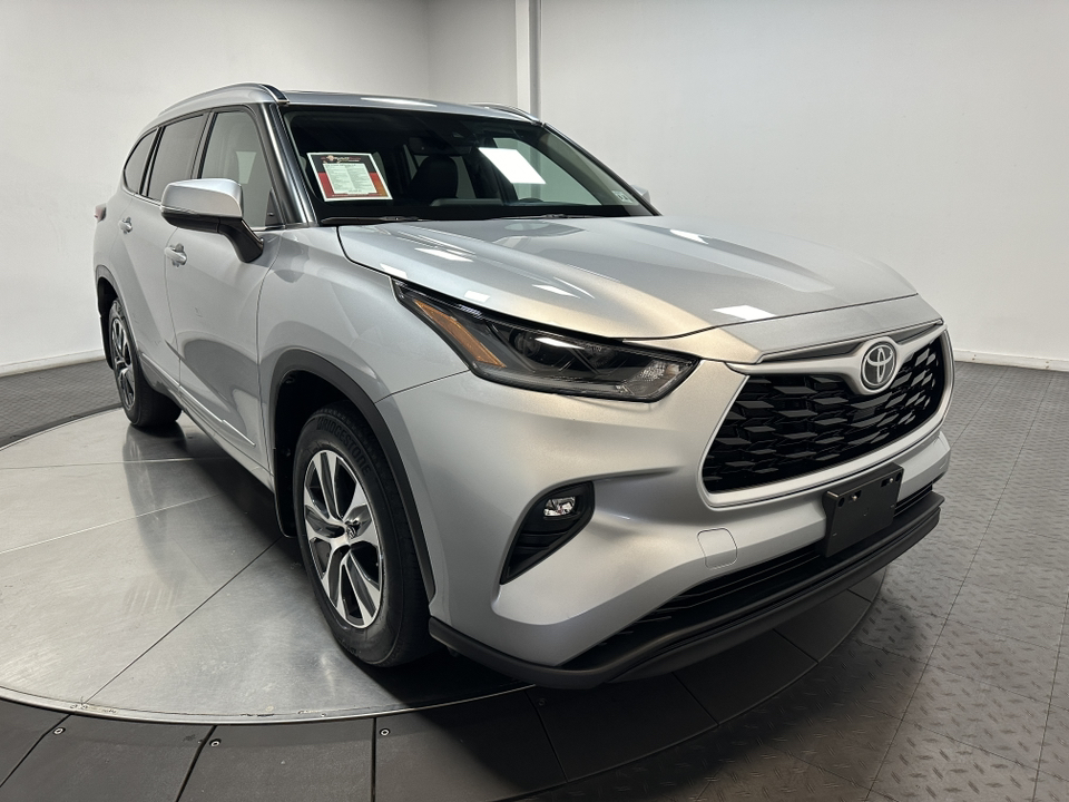 2021 Toyota Highlander XLE 2