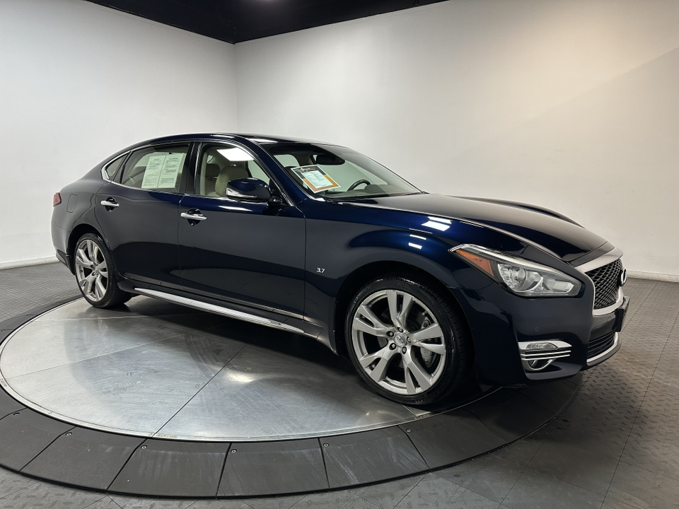 2016 INFINITI Q70L  1