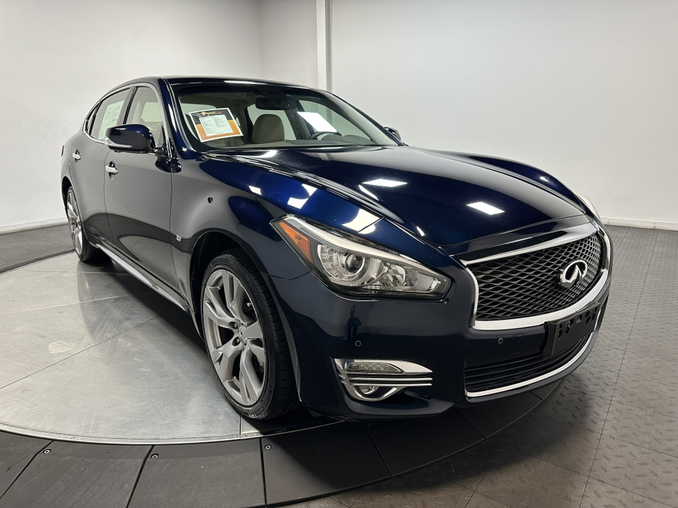 2016 INFINITI Q70L  2