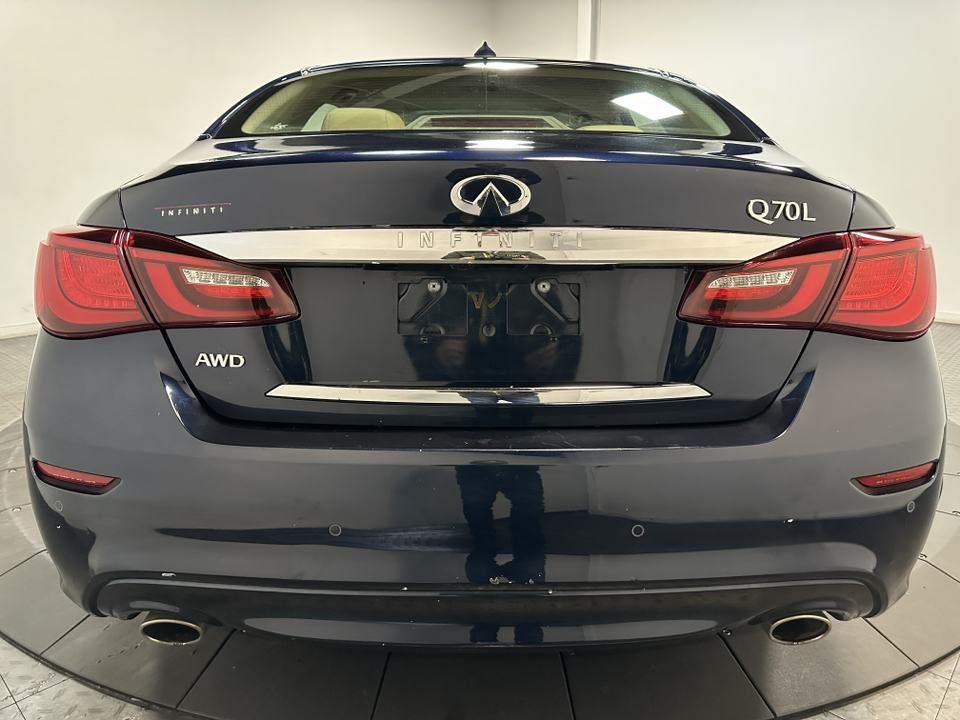 2016 INFINITI Q70L  12