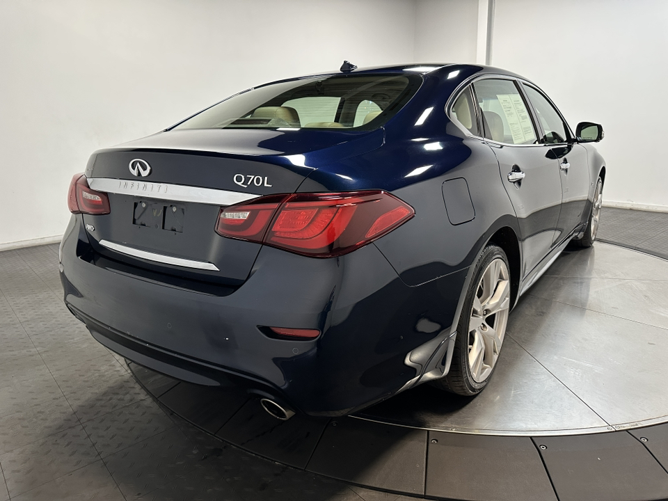 2016 INFINITI Q70L  13