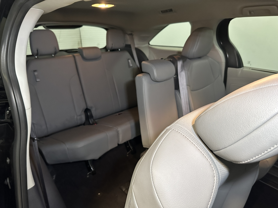 2022 Toyota Sienna XLE 33