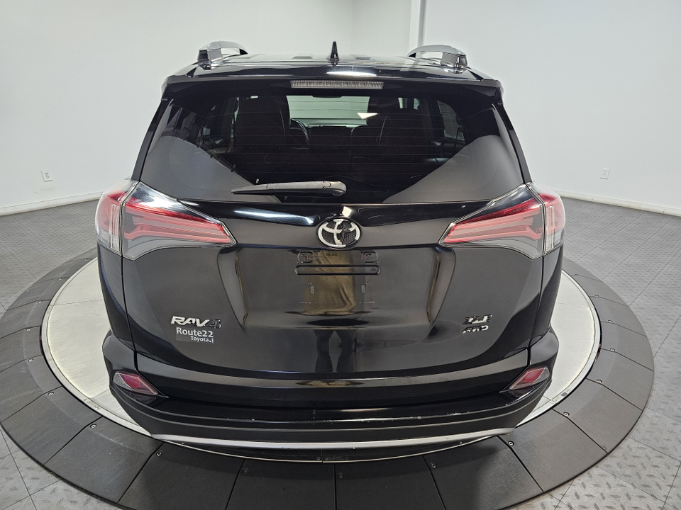 2018 Toyota RAV4 XLE 11