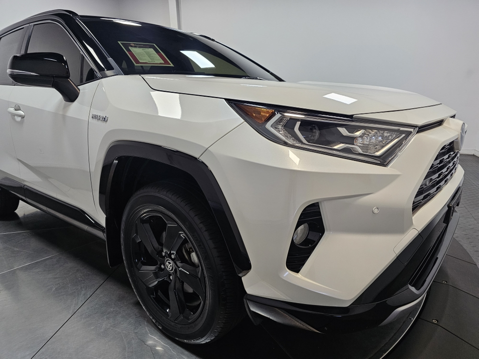 2021 Toyota RAV4 Hybrid XSE 3