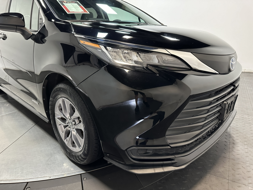 2021 Toyota Sienna LE 3