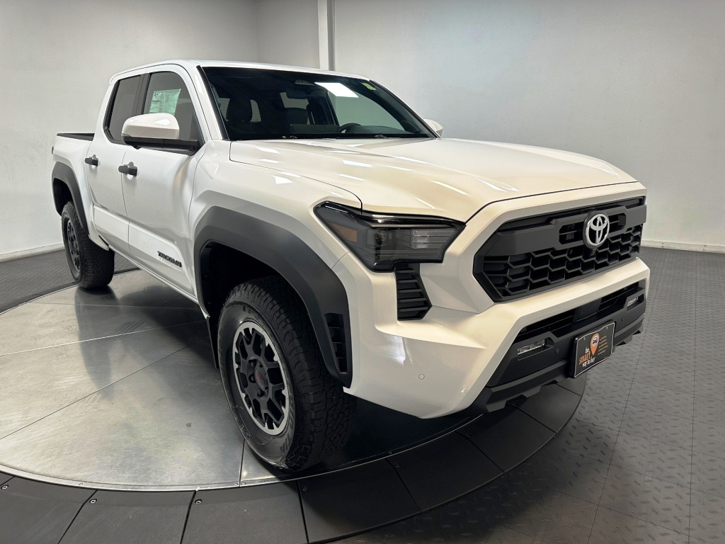 2024 Toyota Tacoma 4WD TRD Sport 2