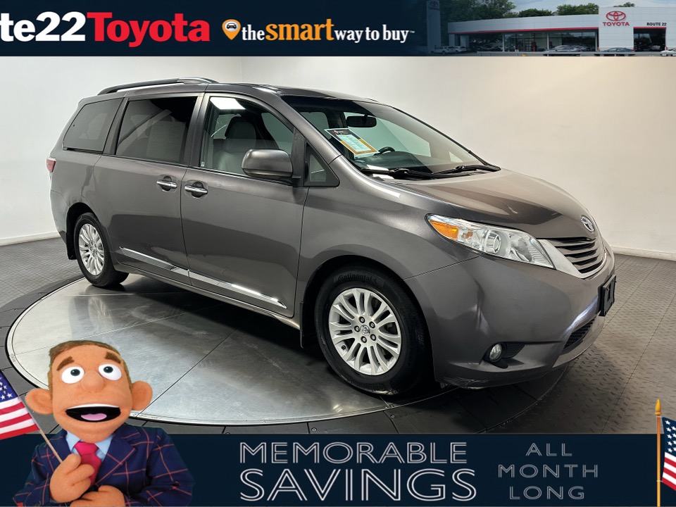 2017 Toyota Sienna XLE 1