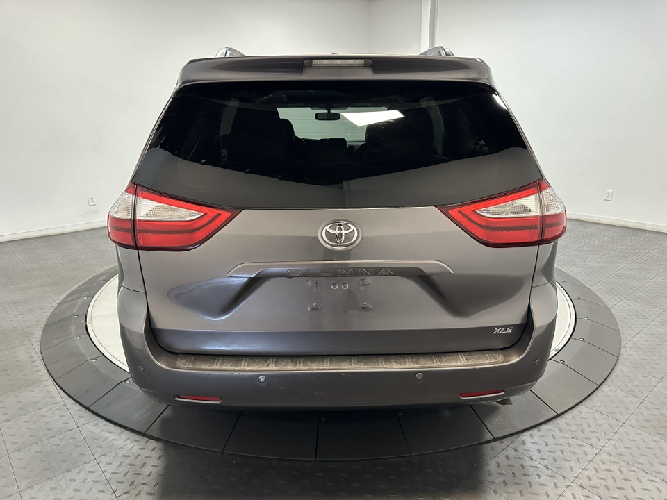 2017 Toyota Sienna XLE 11