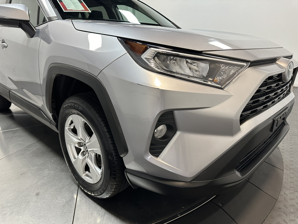 2021 Toyota RAV4 XLE 3