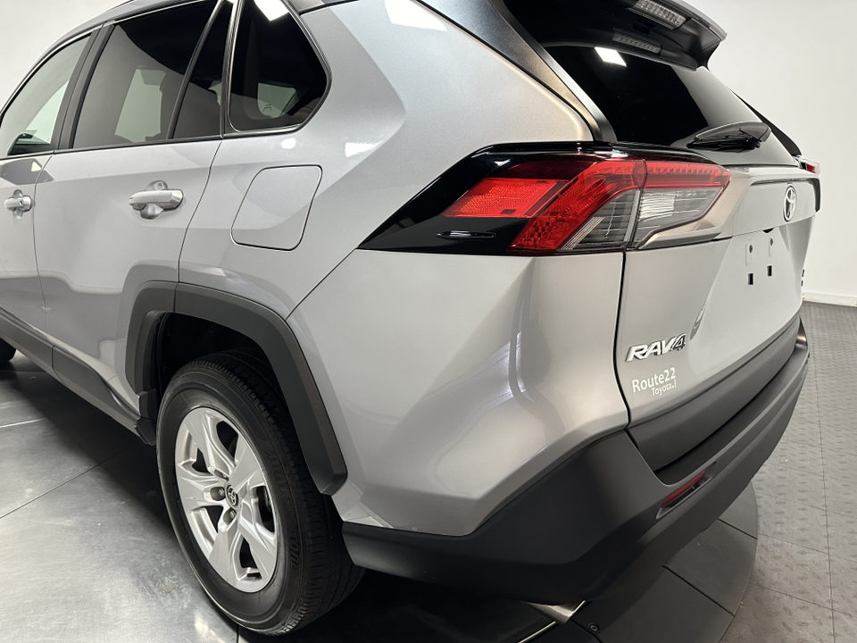 2021 Toyota RAV4 XLE 10