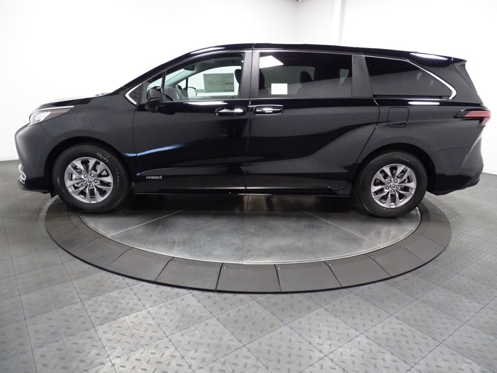 2024 Toyota Sienna XLE 5