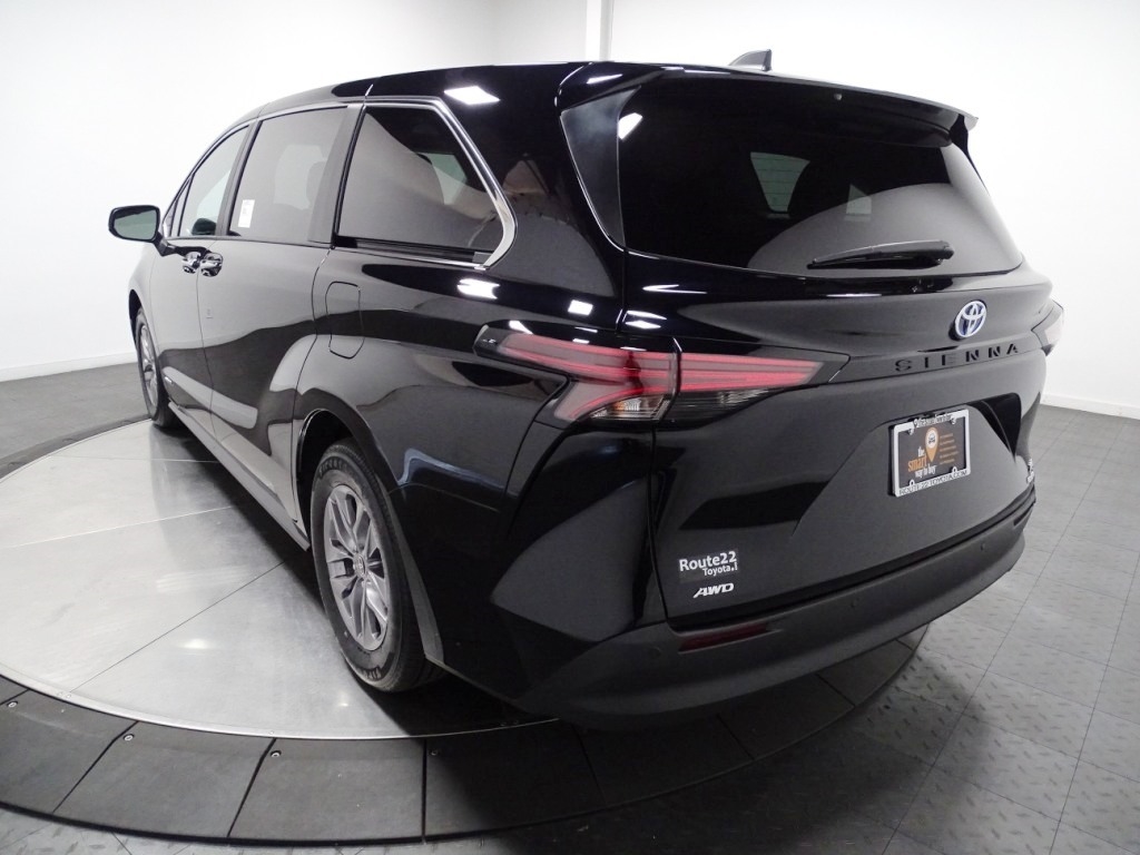 2024 Toyota Sienna XLE 6