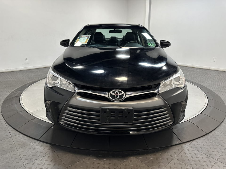 2017 Toyota Camry XLE 3