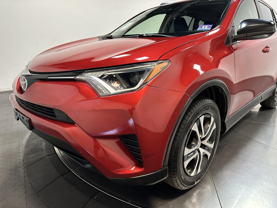 2017 Toyota RAV4 LE 7