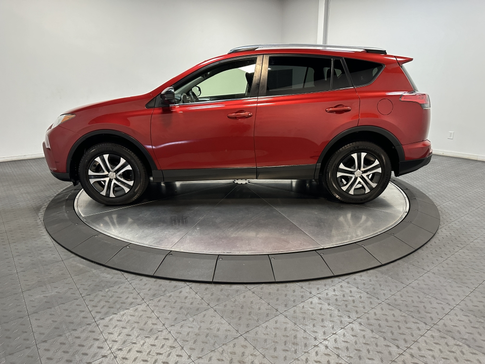 2017 Toyota RAV4 LE 8