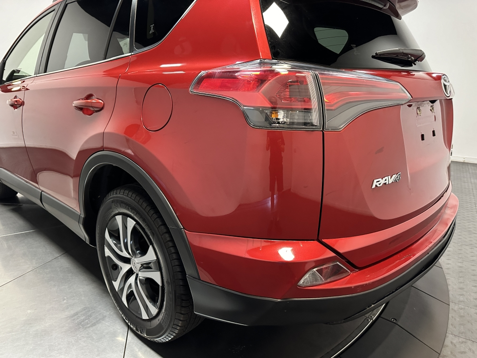 2017 Toyota RAV4 LE 10