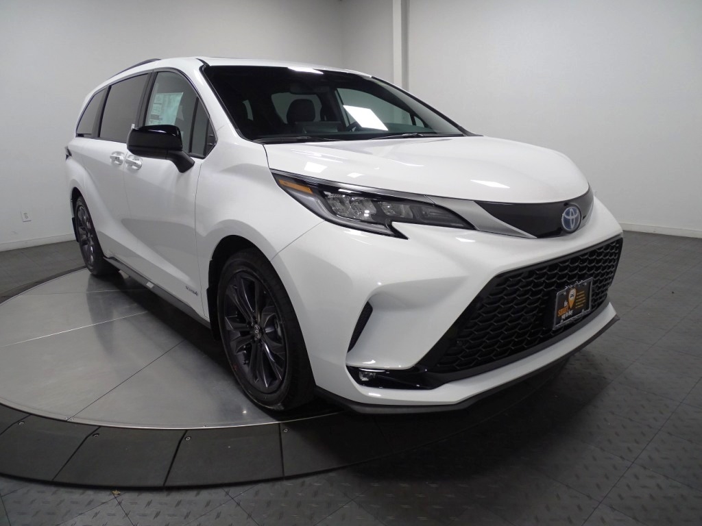 2024 Toyota Sienna XSE 1